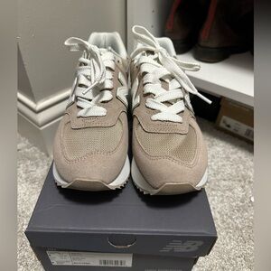 Women’s New Balance 574+ size 8